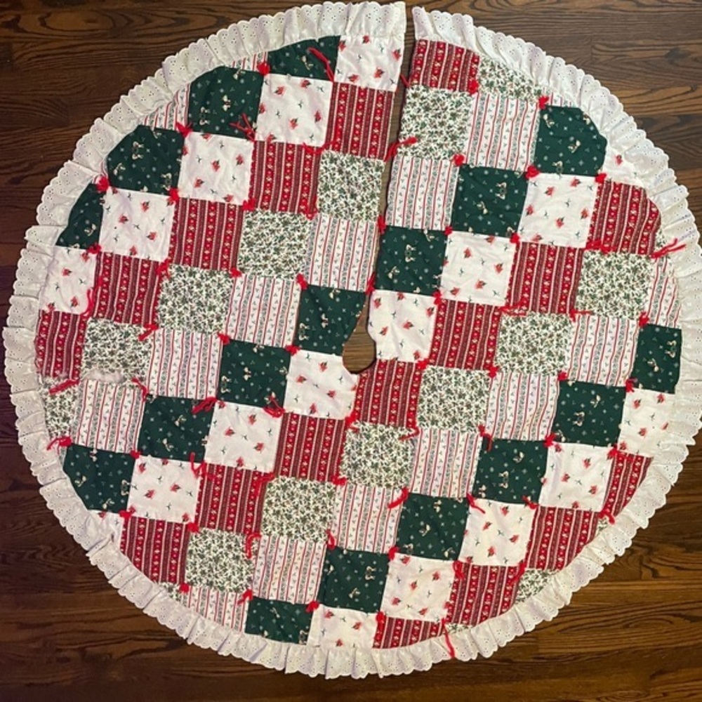 Vintage Handmade Quilted Christmas Tree Skirt